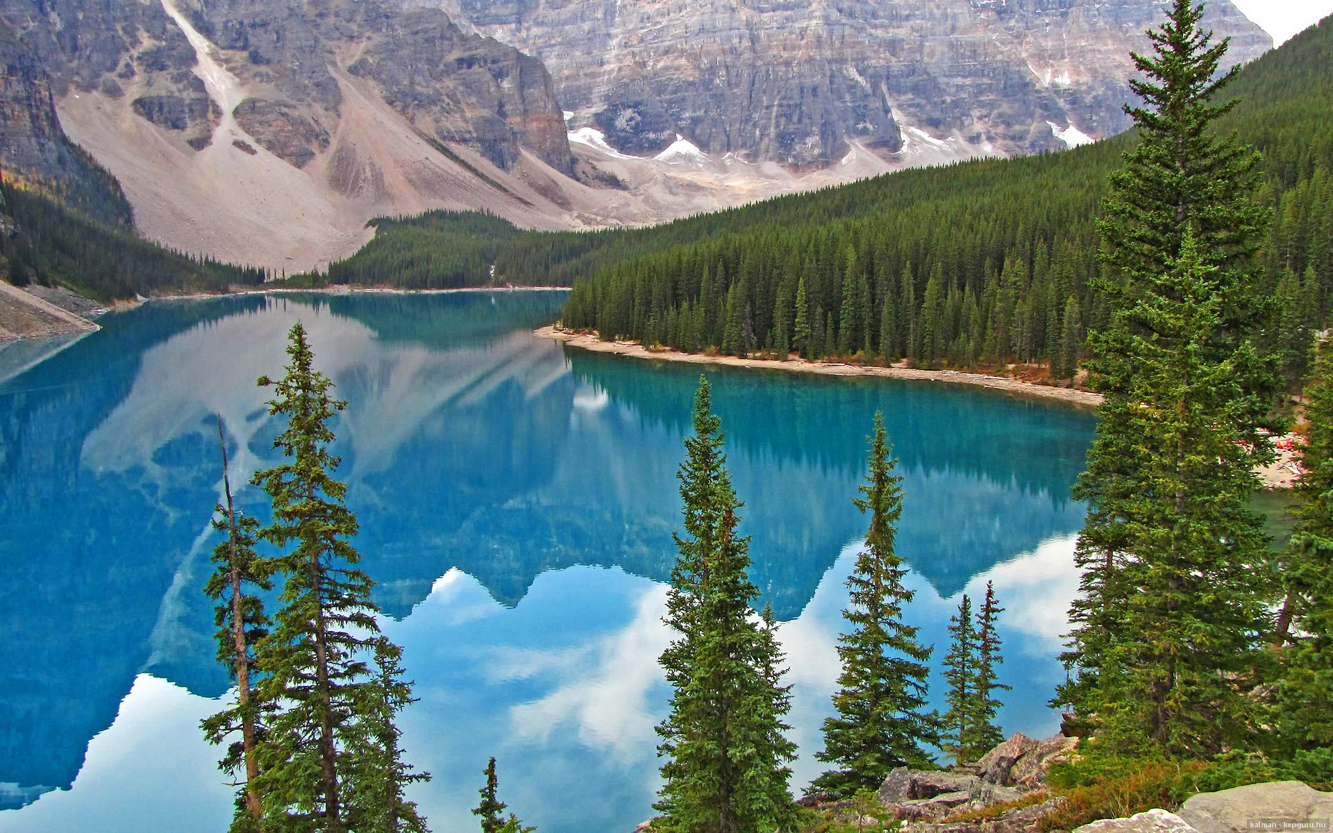 中场核心发挥关键作用,助力球队攻防平衡,中场球员技巧