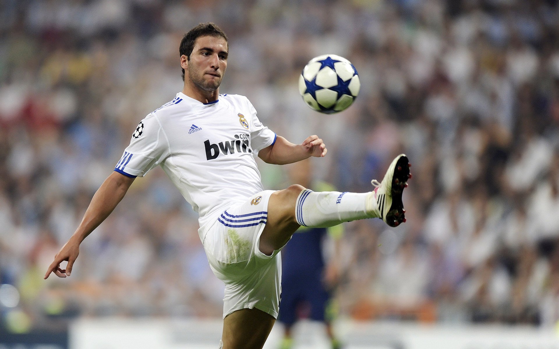 李娜称希望更多孩子走进球场，歌手李娜的孩子